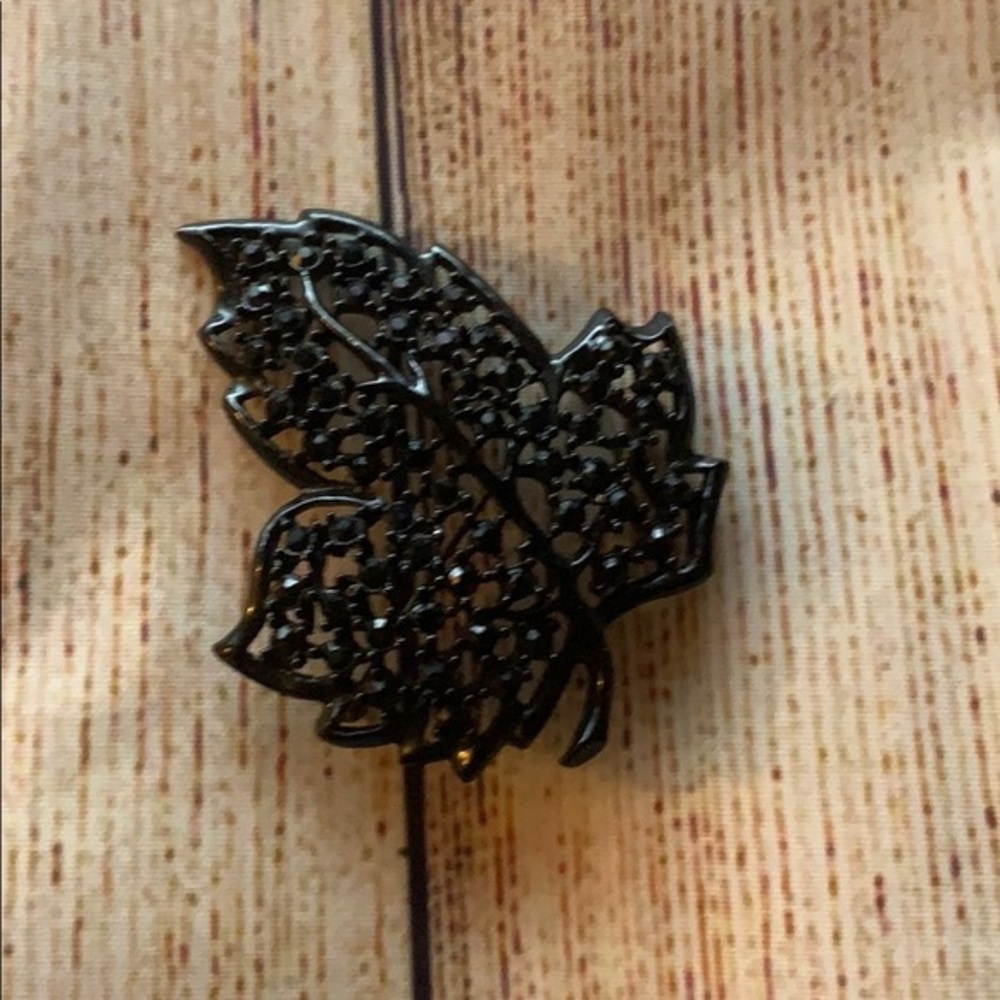 VTG Leaf Brooch Pin 🍁 🍂